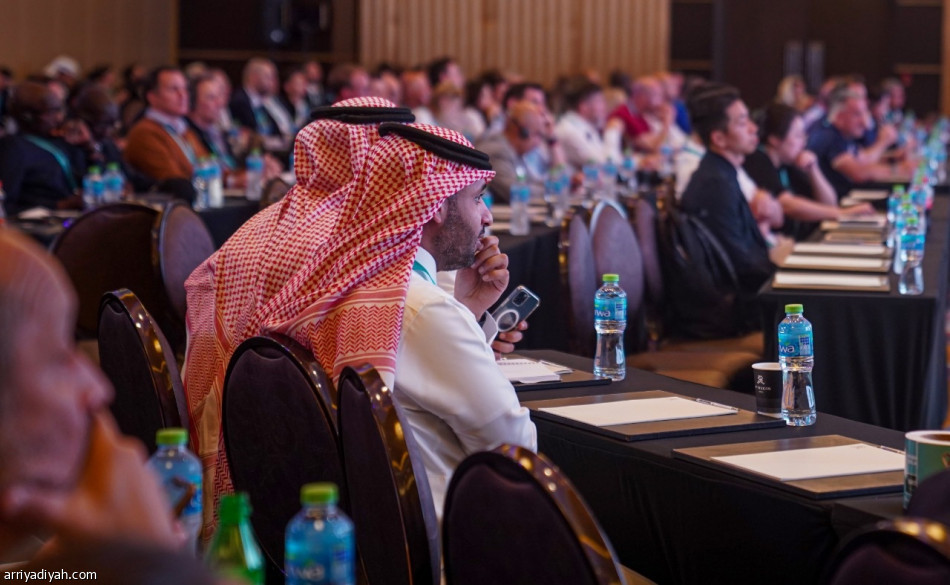 قبل المونديال.. وفد الأخضر يتفقد المعسكر وملعب التدريبات