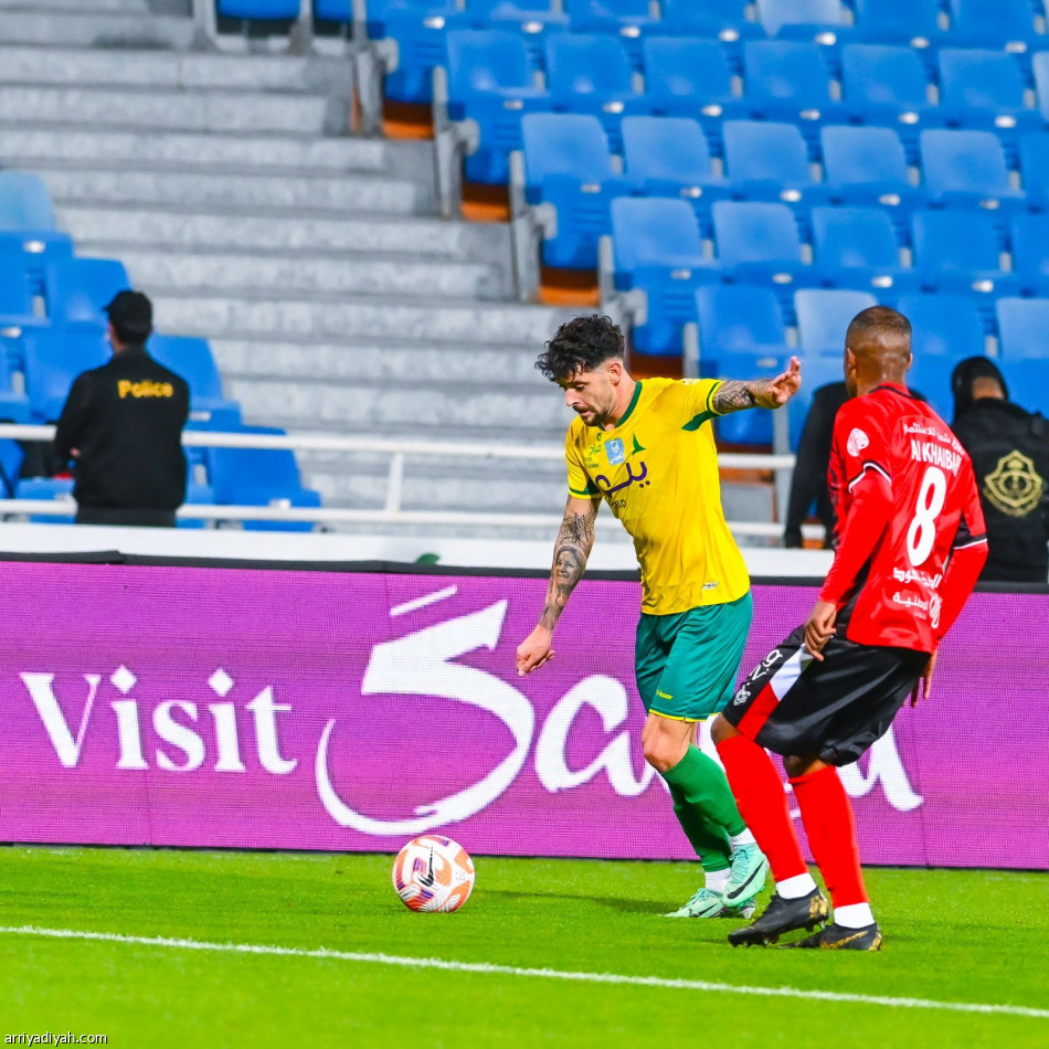 الخليج يعود بنقاط الرياض