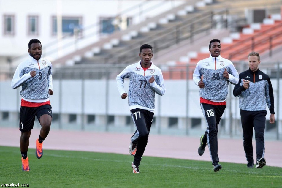 وليد عبدالله يظهر في تدريبات الشباب