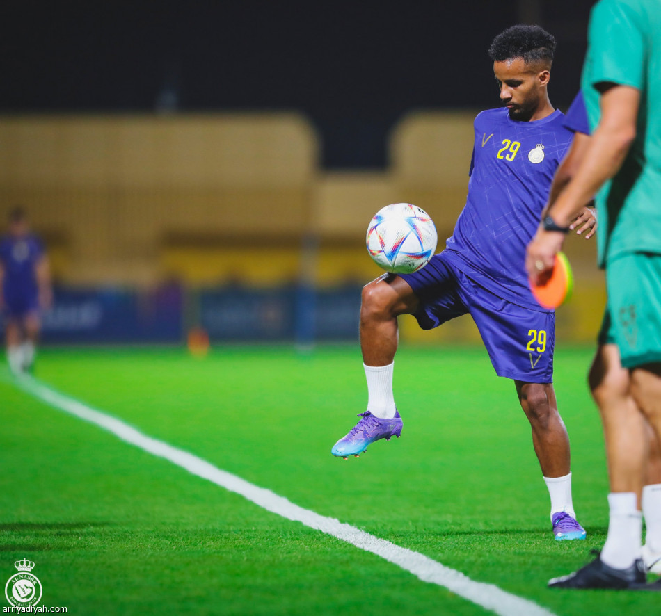 غريب ينتظم في تدريبات النصر