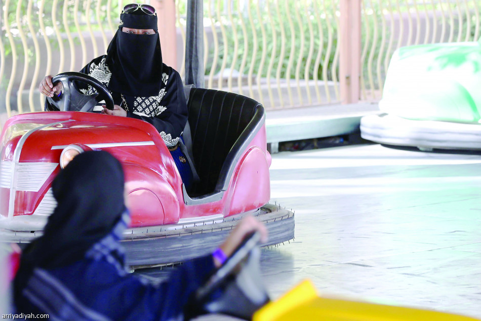 رواد الكشافة يعايدون المرضى