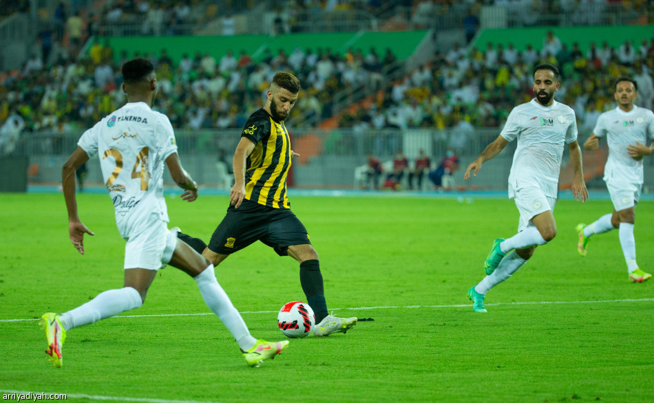 الشباب يبعثر الاتحاد ويهدي الصدارة إلى ضمك