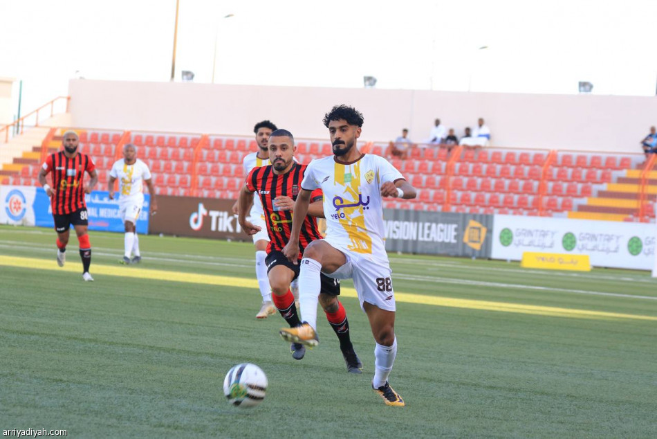 الرياض يعزز آمال الصعود بثلاثية أحد