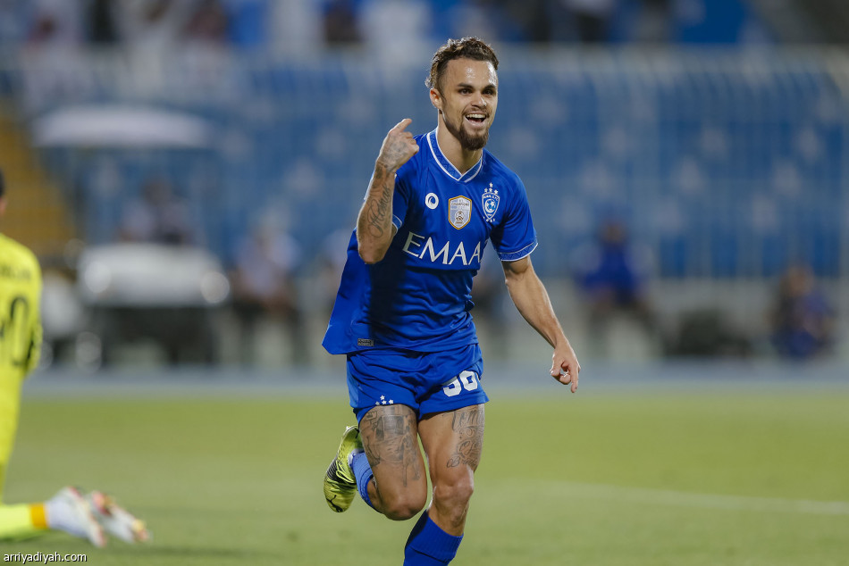 الهلال يبدأ  حملته الآسيوية بثنائية الشارقة