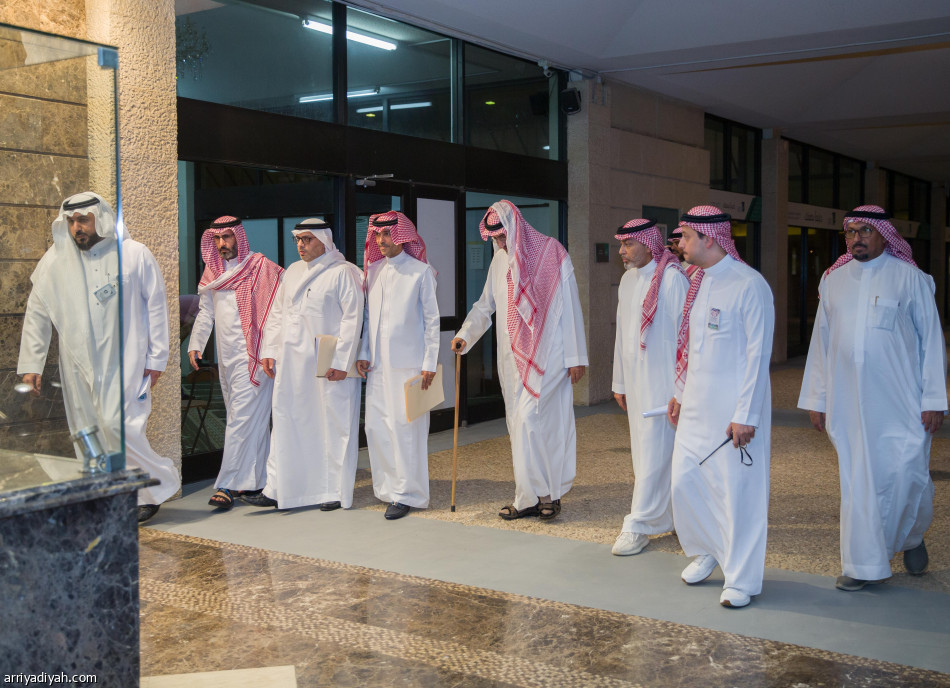 11 ذهبيا يطالبون بحل إدارة الأهلي