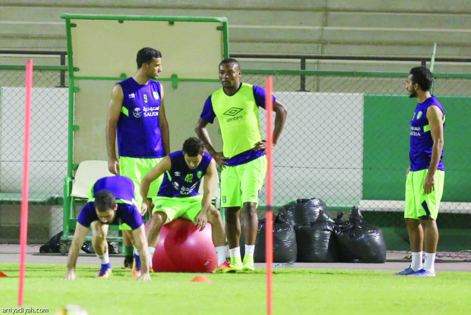 الأهلي يفقد الجاسم وشيفو قبل الرائد
