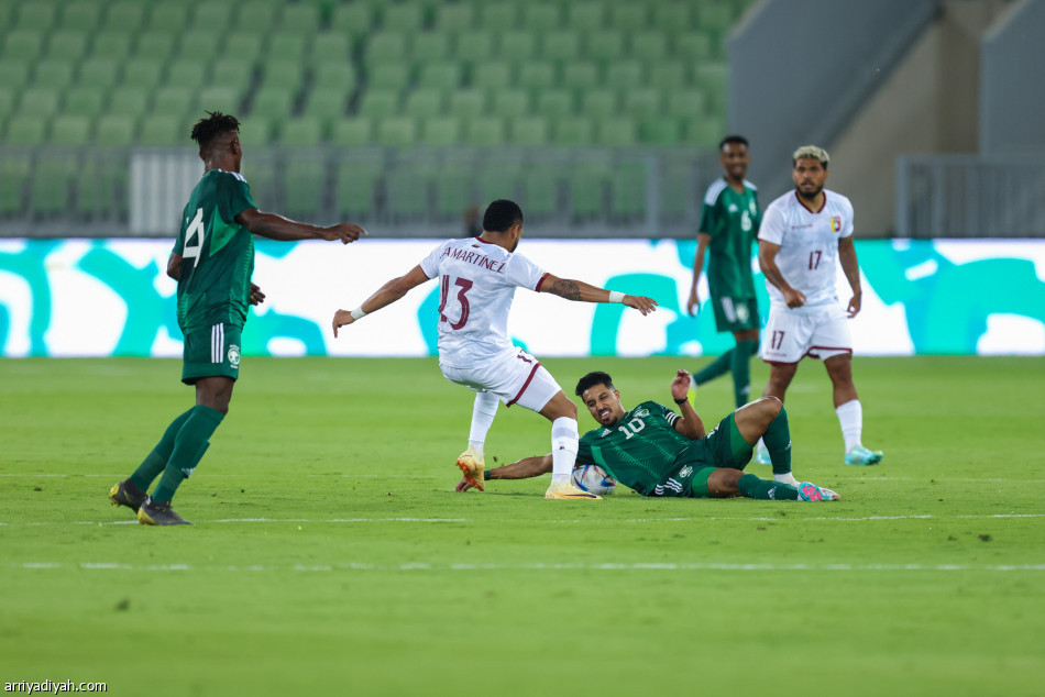 الأخضر يفتتح تجريبيات 2023 بخسارة فنزويلا