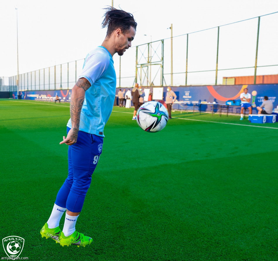 الهلال يستعيد الفرج قبل الأهلي المصري