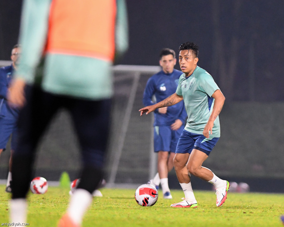 الفتح يركز على المساحات الضيقة