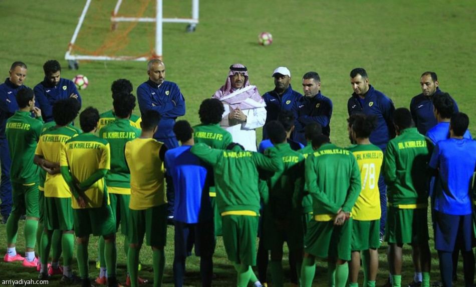 الخليج يستعد للفتح بالتكتيك .. والباشا يجتمع باللاعبين