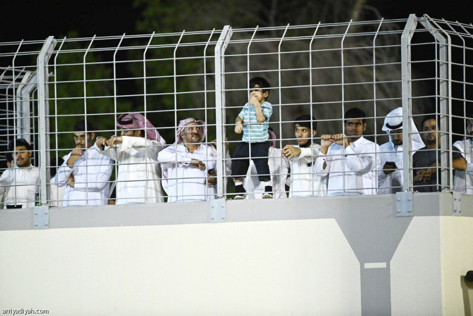 سعيود..
يظهر بالحاسم الثالث