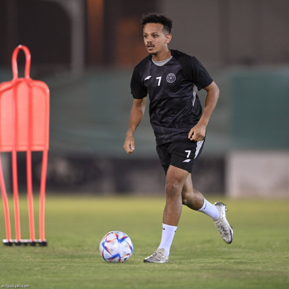 الشباب.. تحولات «دفاعية وهجومية»