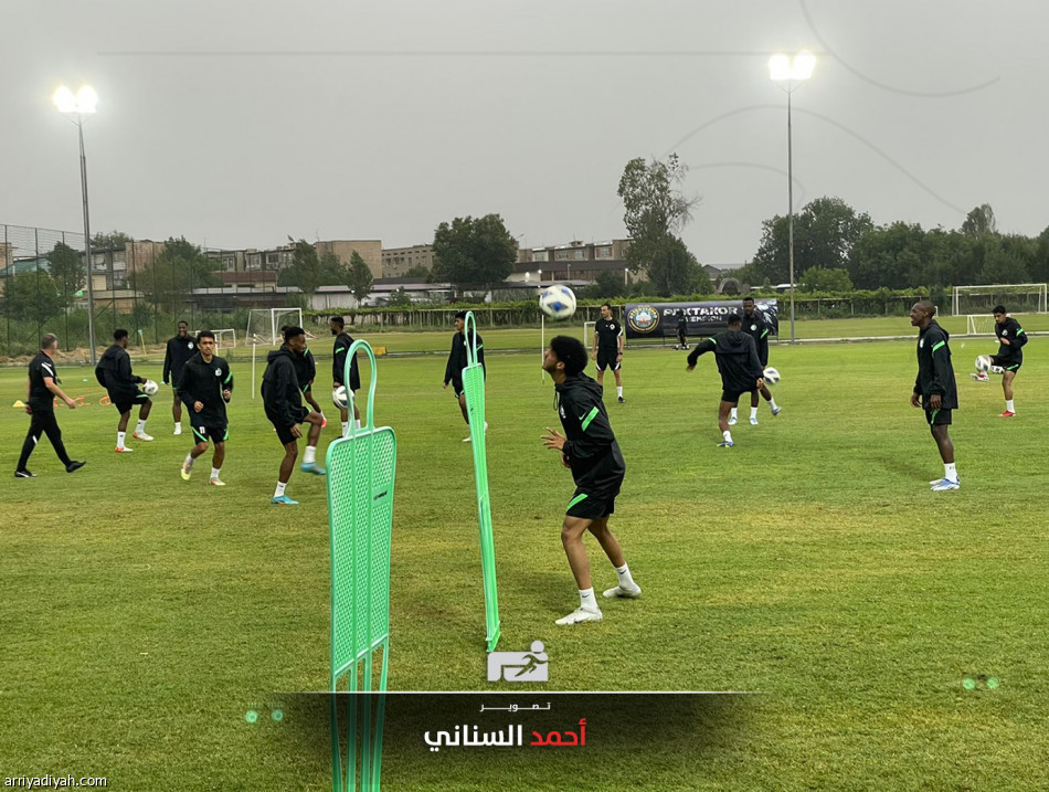 قبل فيتنام.. الشهري يركز على الكرات الثابتة