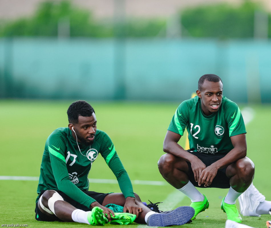 الأخضر يطبق الاستحواذ قبل أمريكا