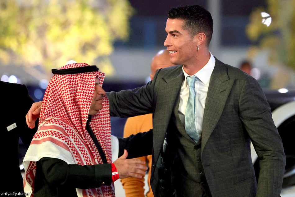 العالم يتفرّج..
كريس في النصر