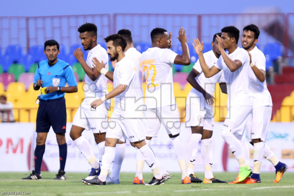 الشباب يفتتح دورة تبوك برباعية على الوطني
