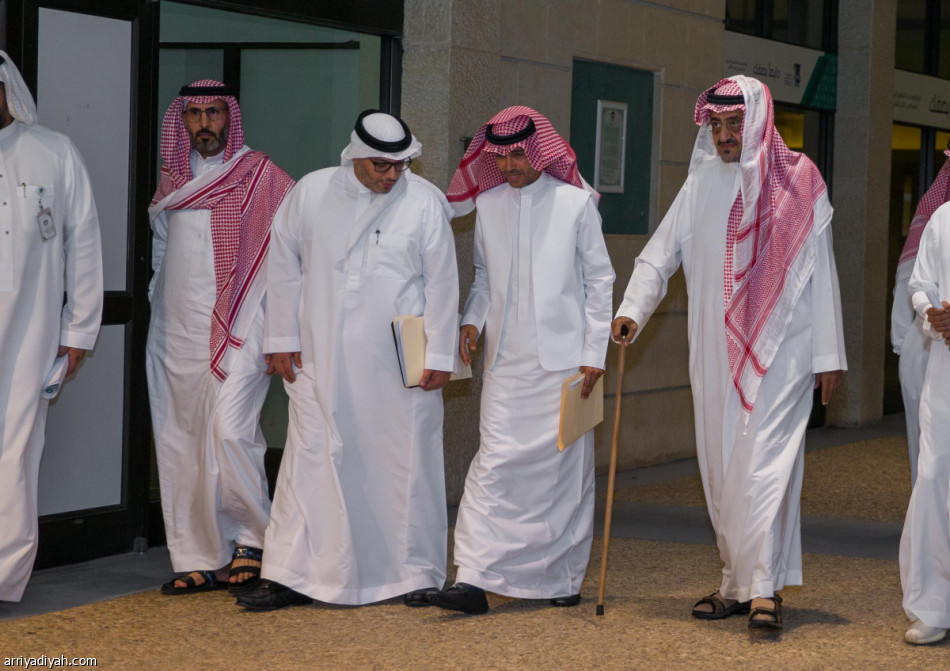 11 ذهبيا يطالبون بحل إدارة الأهلي