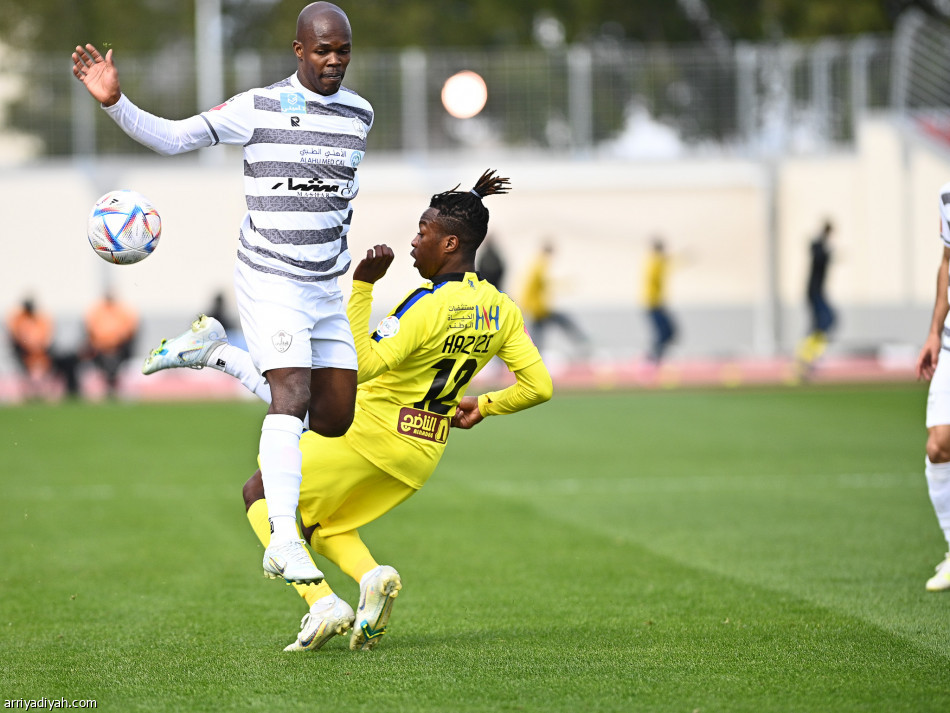 التعاون يستعيد التوازن بثلاثية الطائي