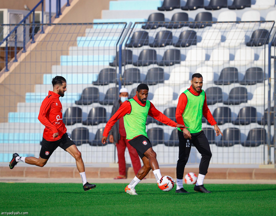 الرائد يستعيد الشهري قبل الاتحاد