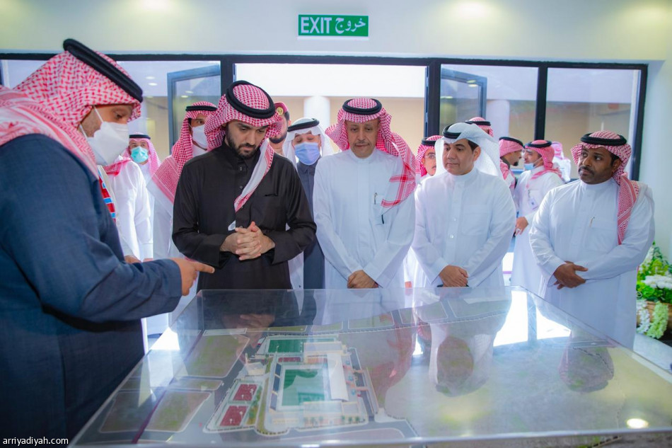 وزير الرياضة يفتتح منشأة أبها