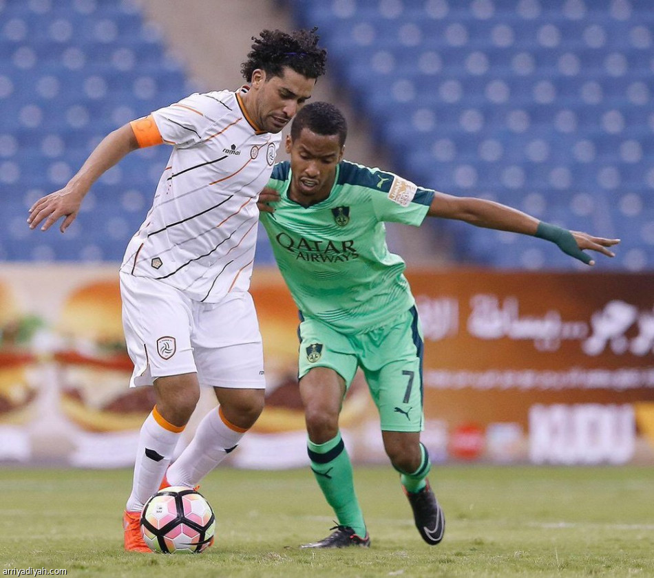 الأهلي والشباب في قمة 