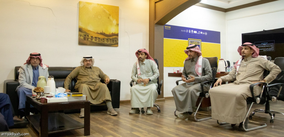 التعاون.. الذهبيون يجتمعون بالإدارة