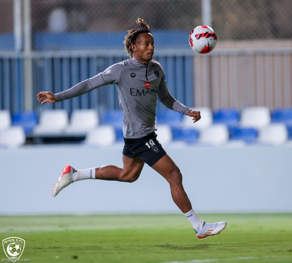 «خلع وتوأم» يغيبان بيريرا وفييتو عن الهلال