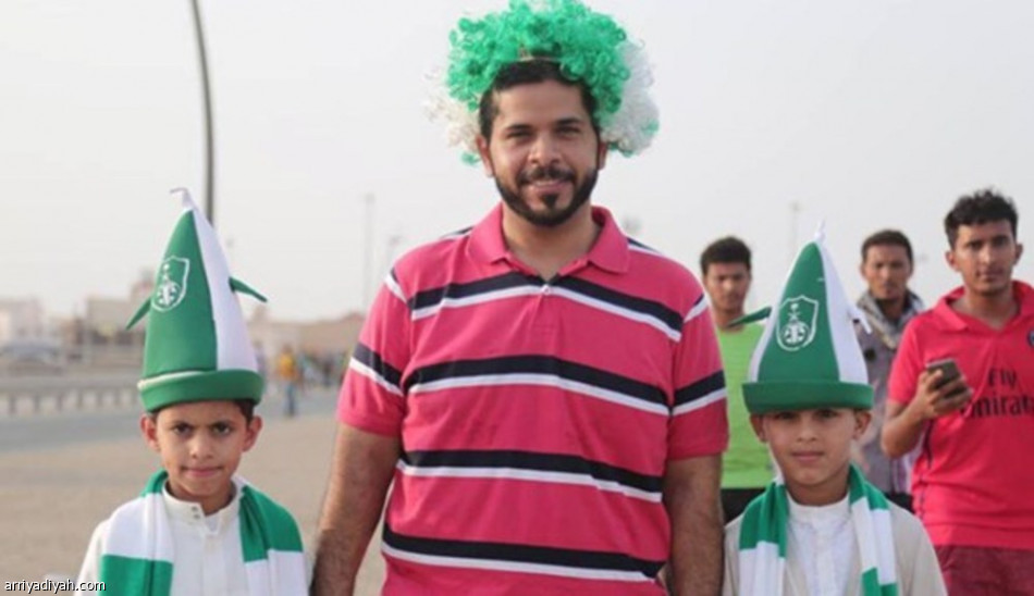 الجماهير تتوافد إلى ملعب 