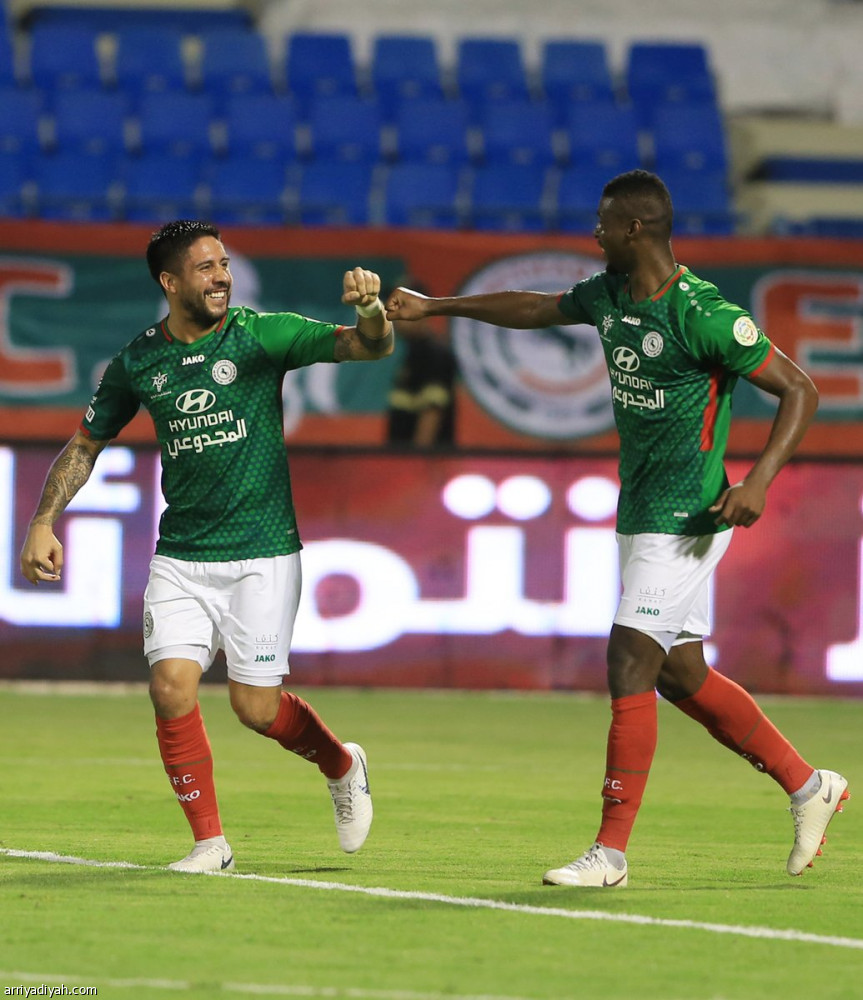 تحت المطر.. الاتفاق يغسل الأهلي بسداسية