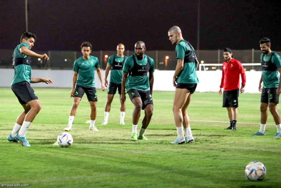 جانج يدخل
تشكيل
الأزرق