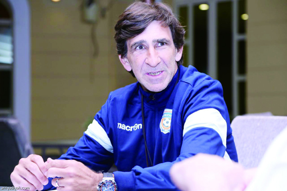 غالب هديتي للنصر والمنتخب