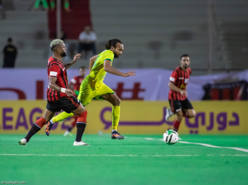 الرياض ينهي الغياب.. ويصعد إلى «روشن»