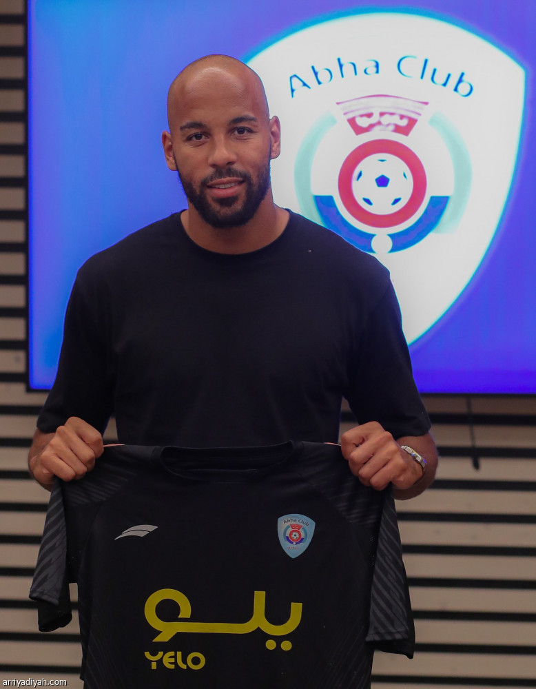 من هو إيباسي حارس أبها الجديد؟