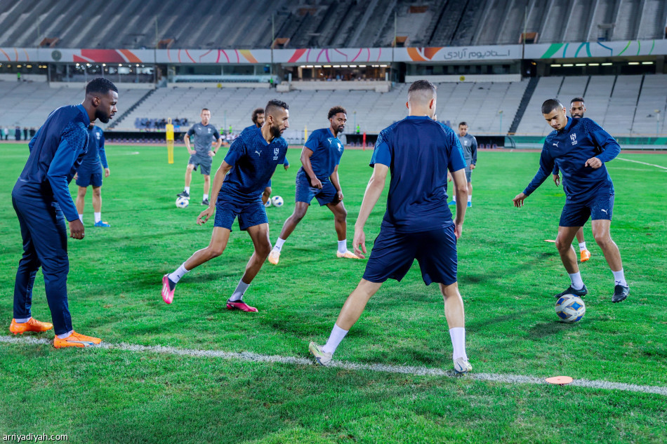 الفرج وكنو
يقودان وسط الهلال