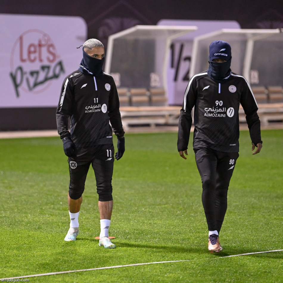 الشباب يفتح ملف التعاون بـ«مناورة»