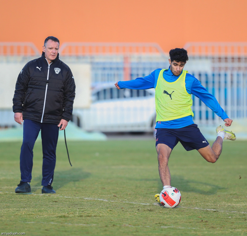 رازوفيتش يواجه لاعبي الفيحاء بالتحليل الفني