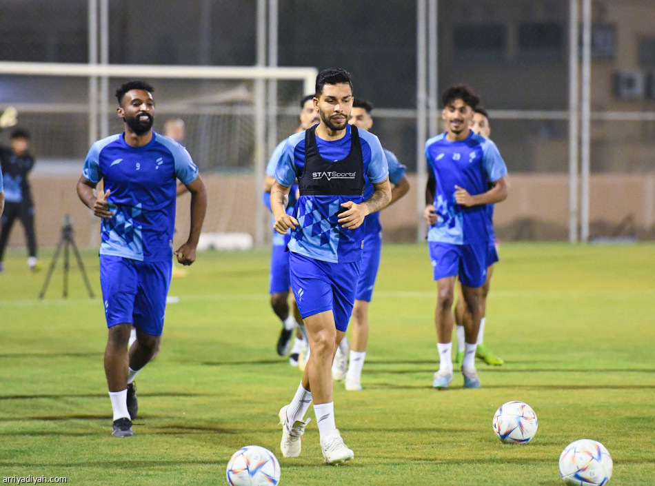 الفتح.. دونيس يصحح الأخطاء