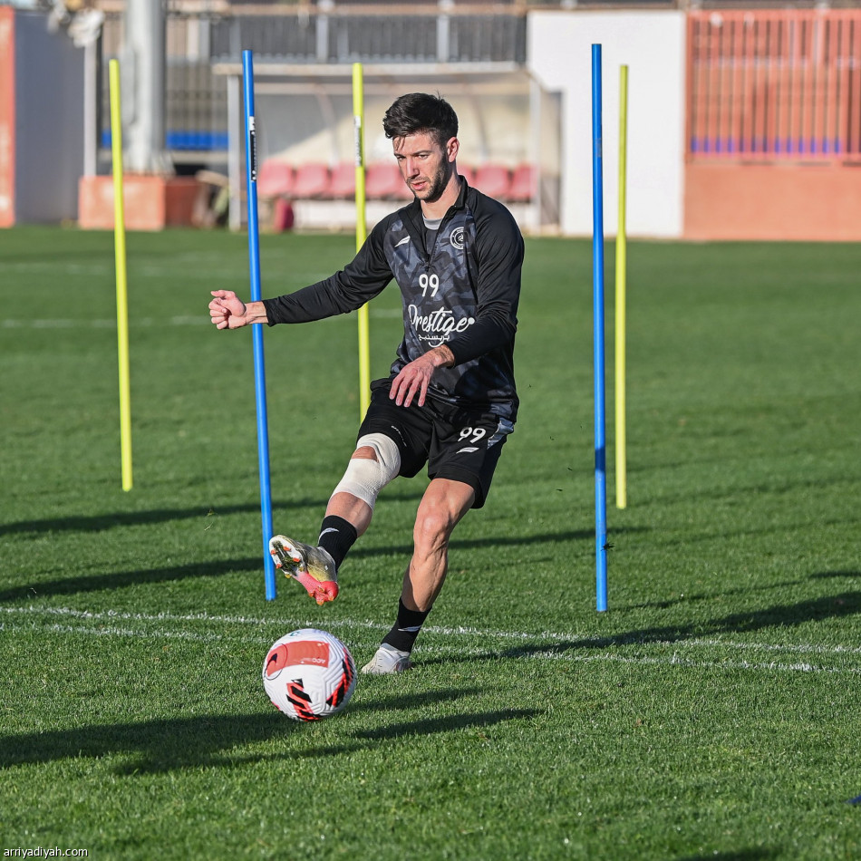 الشباب.. شاموسكا يركز على اللياقة