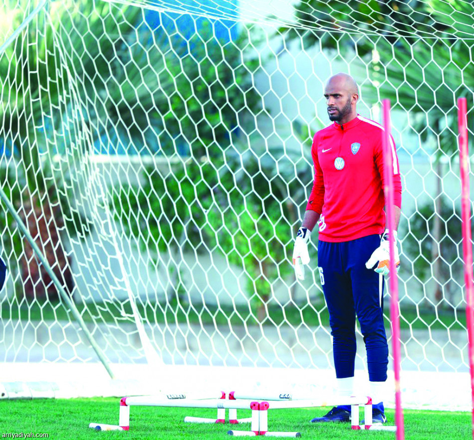 الهلال يتأهب خلف الأبواب المغلقة