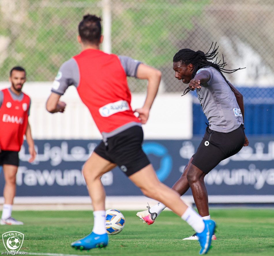 الهلال يستعيد الفرج.. ويغادر إلى دبي