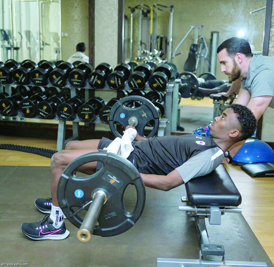 2022 سالم.. 
يسجل في كل البطولات