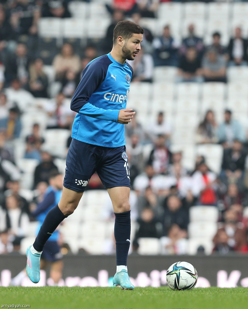 «الفراعنة» 
يتجاوز الأهلي والزمالك