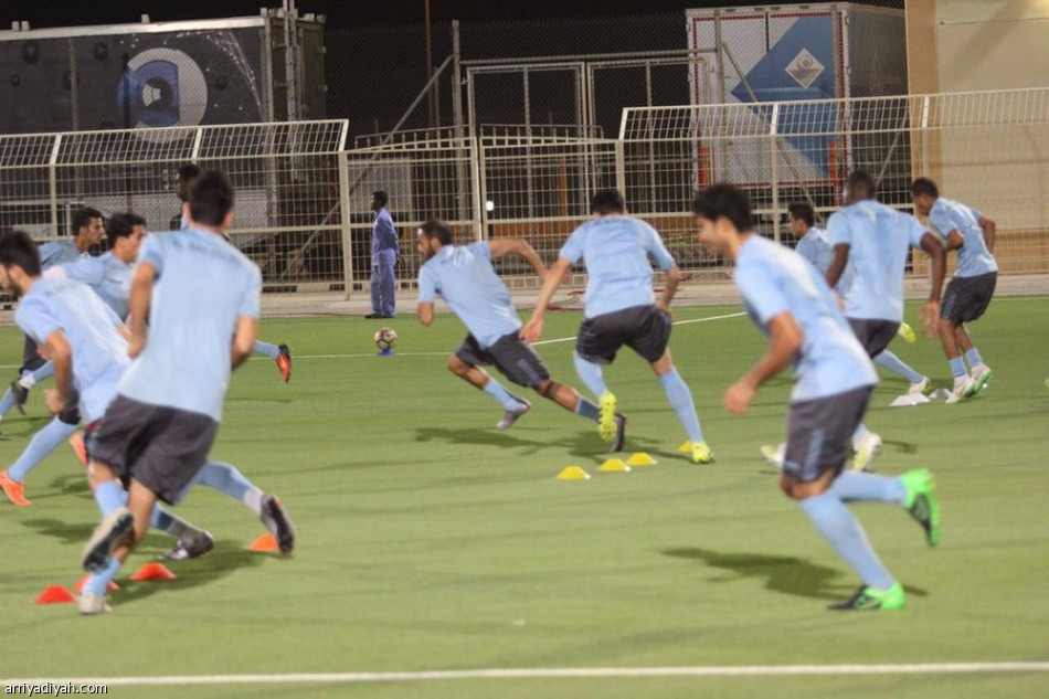 3 غيابات في الباطن تقلق عادل عبدالرحمن
