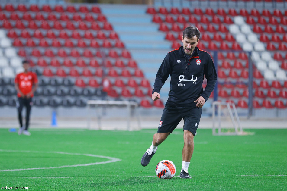 الرائد يستعد للباطن بالكرات الرأسية