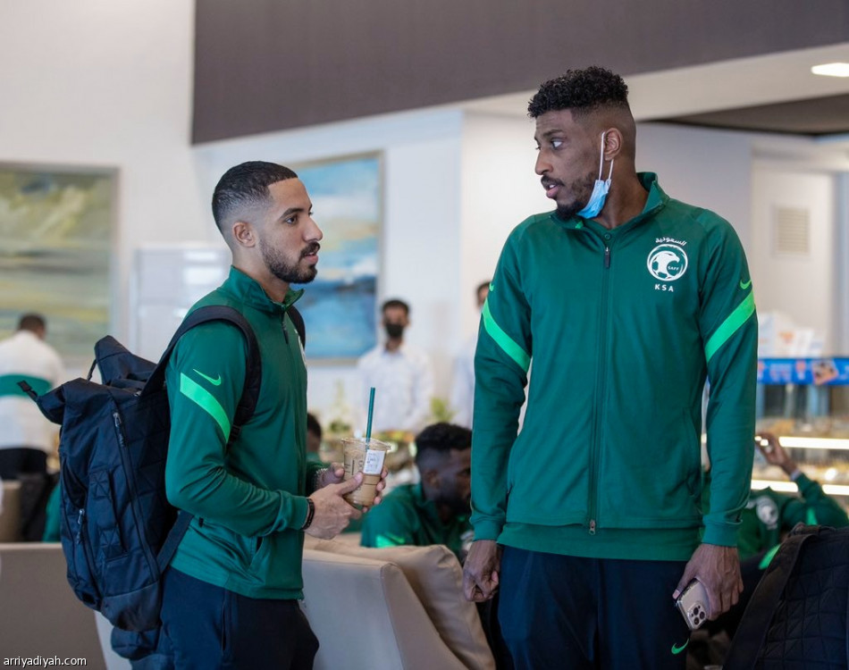 بعثة الأخضر تصل أبوظبي