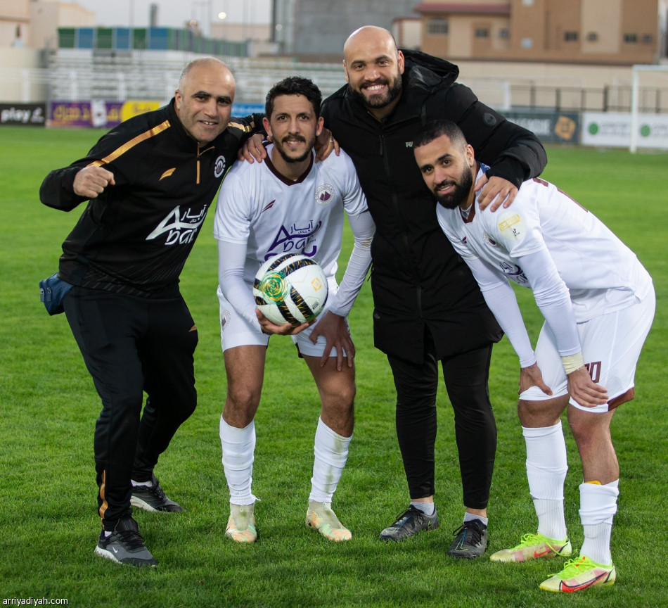 الجبلين يكتسح الشعلة بخماسية