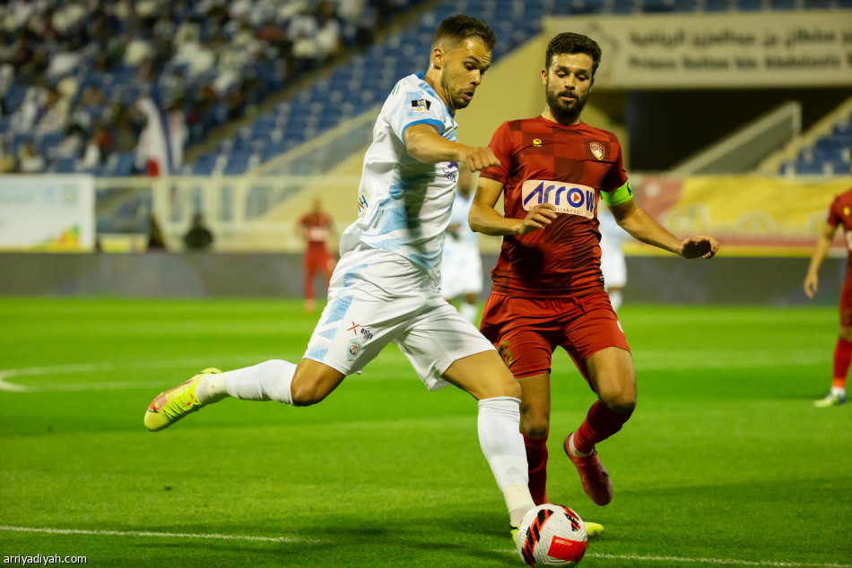 «الثالثة تواليا».. ديربي عسير في قبضة ضمك