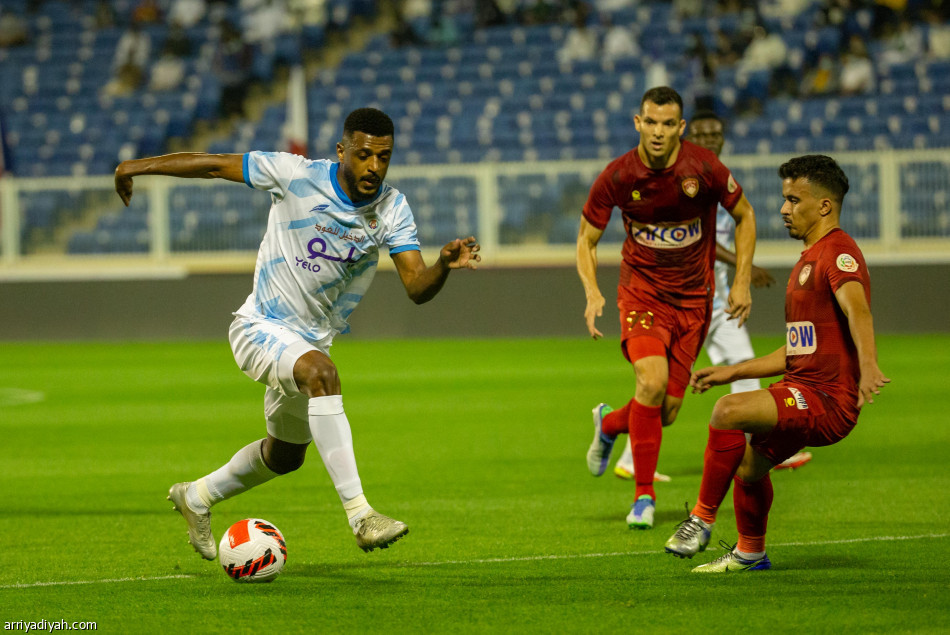 «الثالثة تواليا».. ديربي عسير في قبضة ضمك