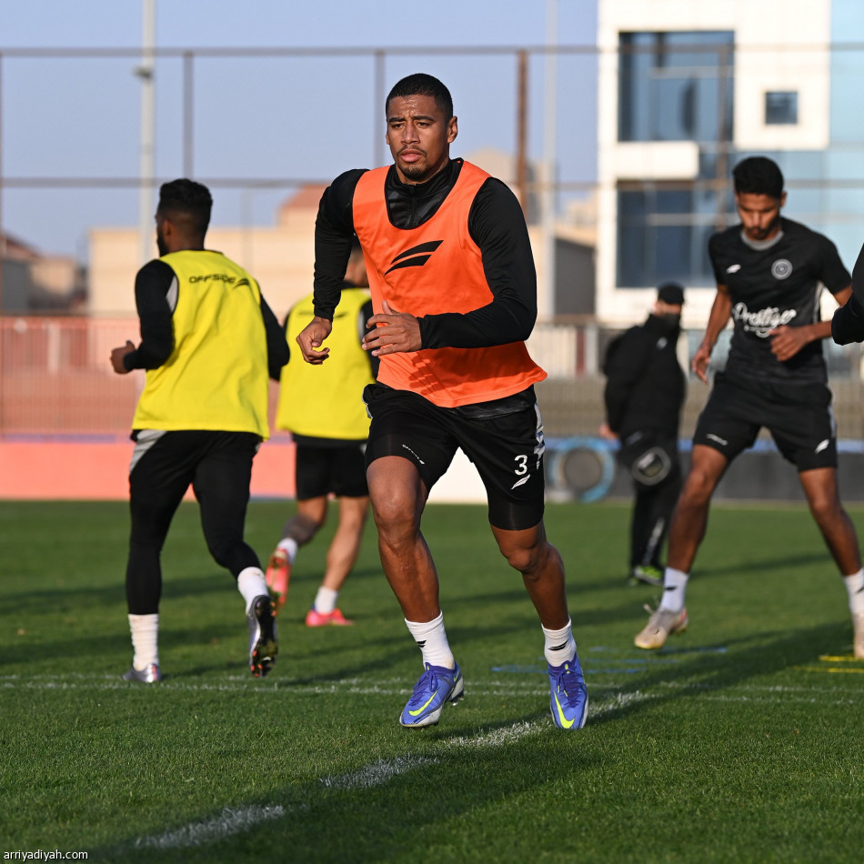 الشباب يريح الدوليين.. وهتان يعود