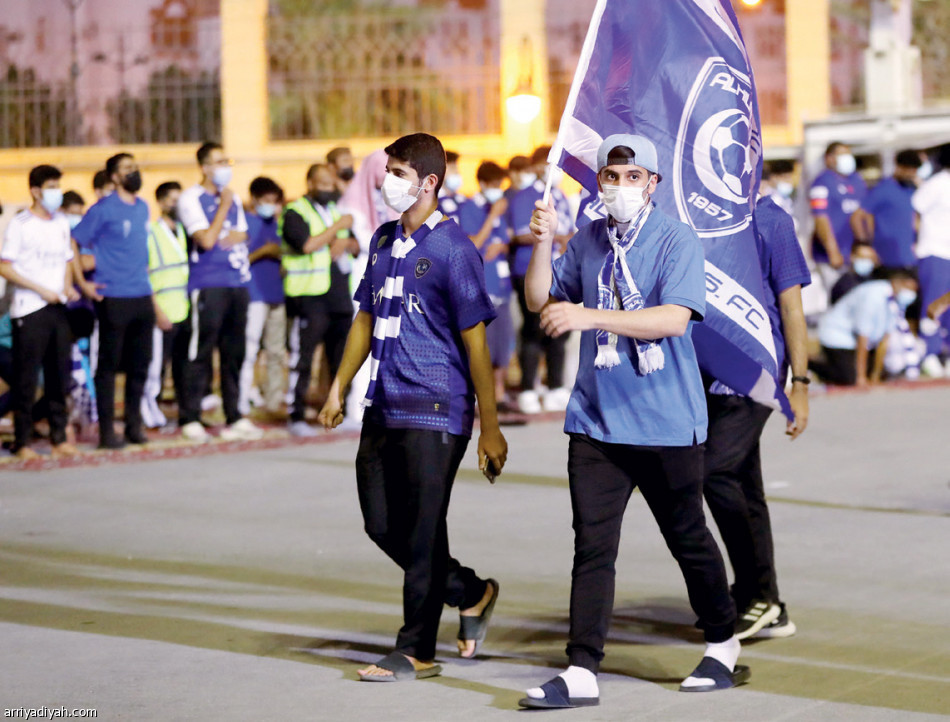 بالتخصص.. 
الهلال يتجلى ويطرب